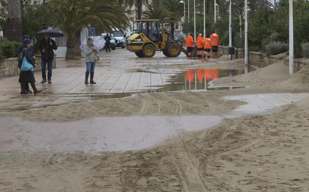 Estado del paseo marítimo del Port de Sagunt por el temporal