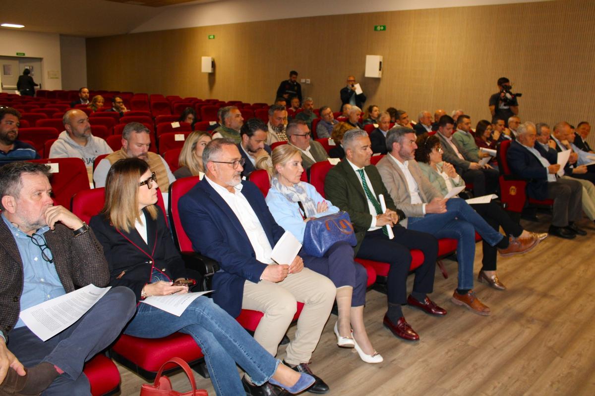 Al encuentro, celebrado en Lorca, han asistido afectados y representantes del sector agrario
