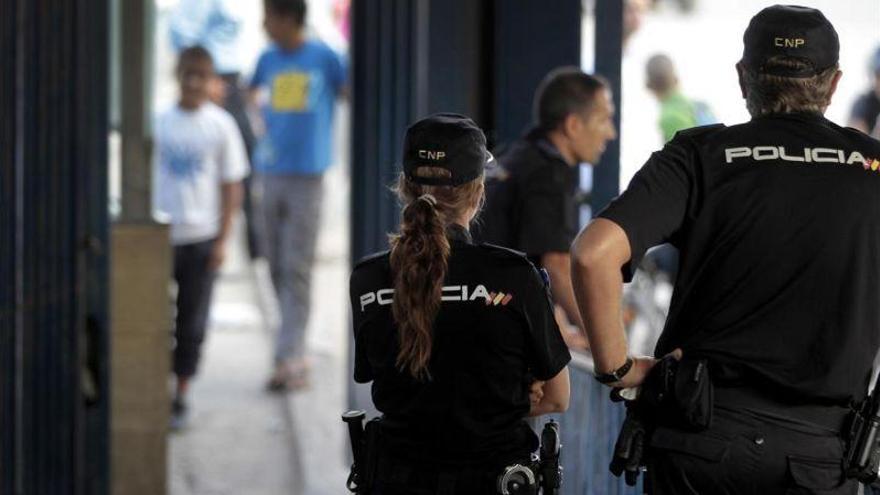 Un hombre ataca con un cuchillo a un policía en Melilla al grito de &quot;Alá es grande&quot;