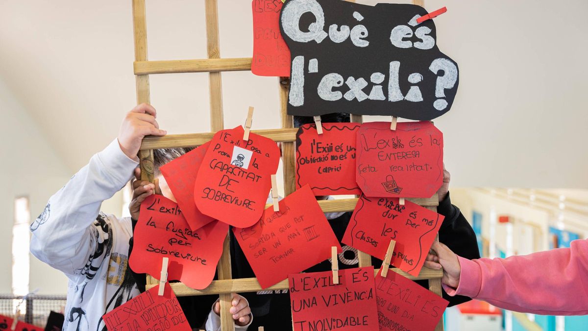 Detalle de la exposición de la escuela Ferran de Sagarra de Santa Coloma.