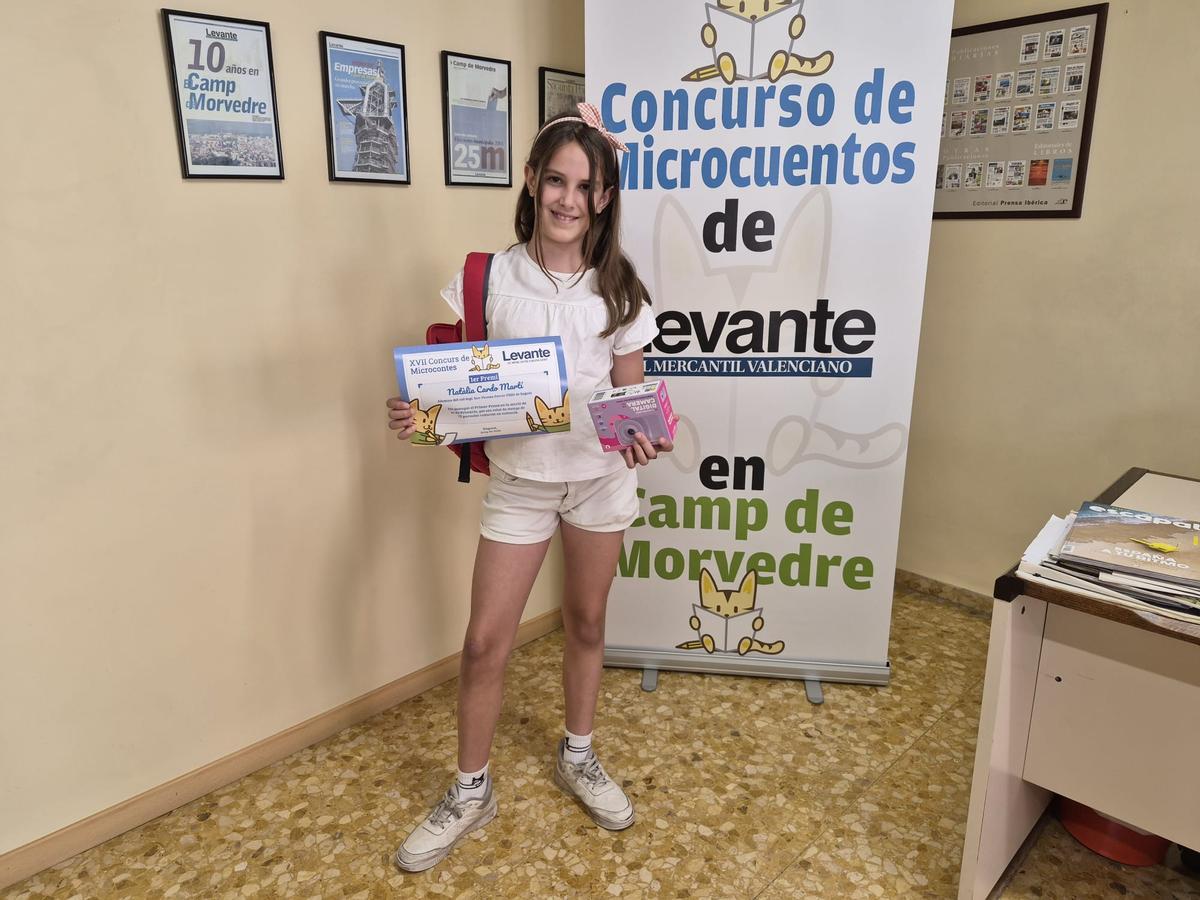 Concurso de Microcuentos: Los premiados recogen sus diplomas y regalos
