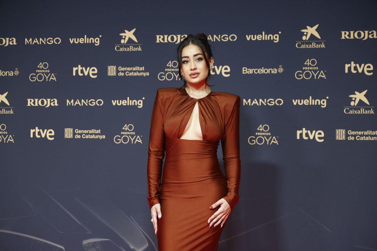 La creadora de contenidos Marina Rivers posa en la alfombra roja de los Premios Goya.