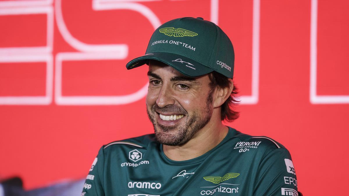 La sonrisa delata a Fernando Alonso en Yeda.