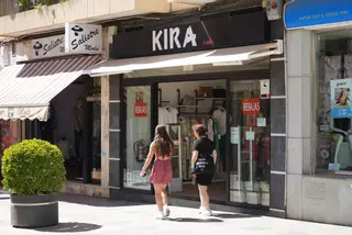 Una trabajadora de Pozoblanco devuelve una cartera con 1.000 euros olvidada en su tienda