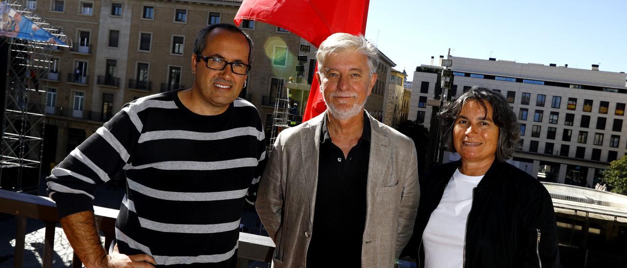 Cubero, Santisteve y Broto, en el balcón del Ayuntamiento de Zaragoza.