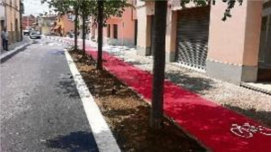 El carril bici, al carrer Perelló de Vilablareix.