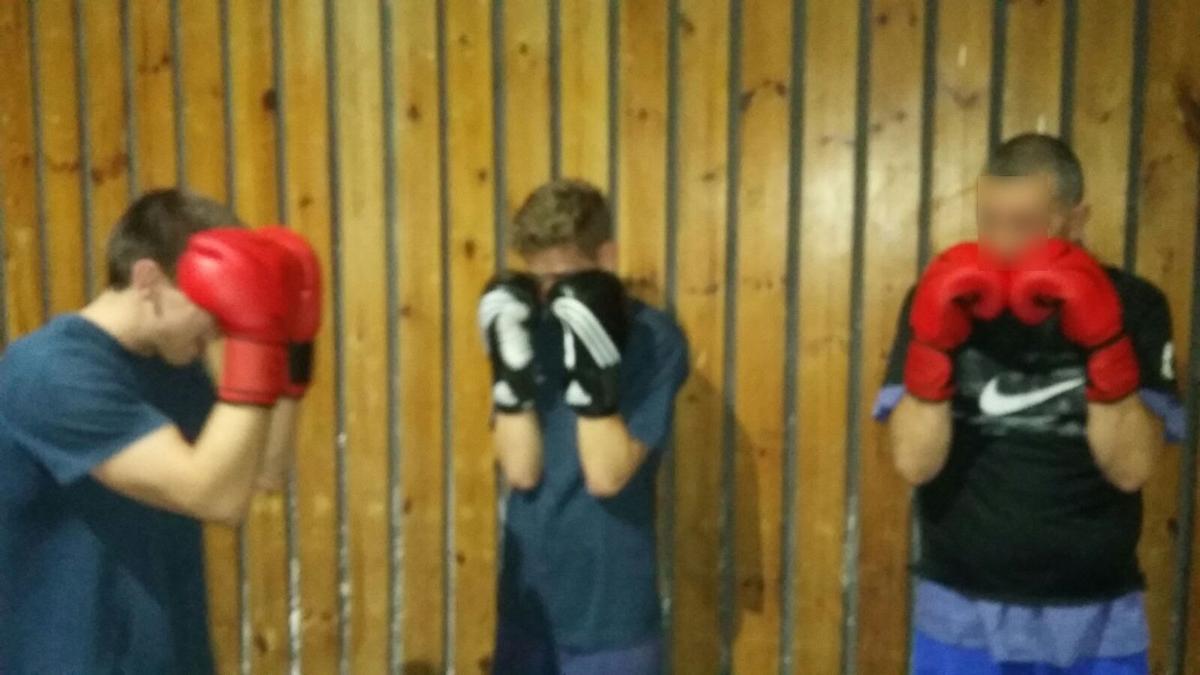 Una de las clases de boxeo de Xavi durante las terapias de conversión sexual.