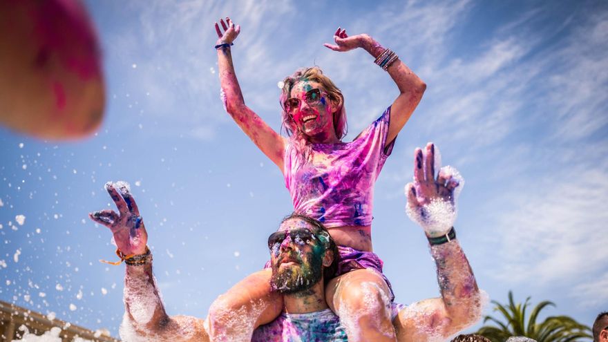 Holi returns, the battle of spring