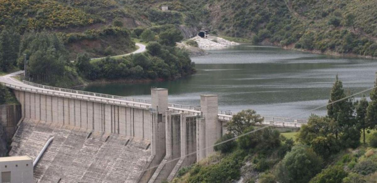 El embalse de la Concepción es el único que ha logrado alcanzar el cierre de agosto por encima de la barrera de los 25 hectómetros cúbicos de agua almacenada.