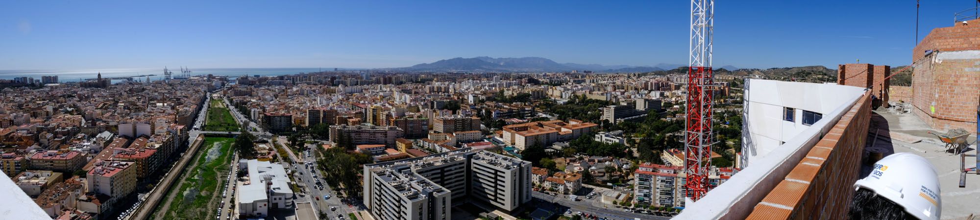 Vistas de Málaga desde las torres de Martiricos.