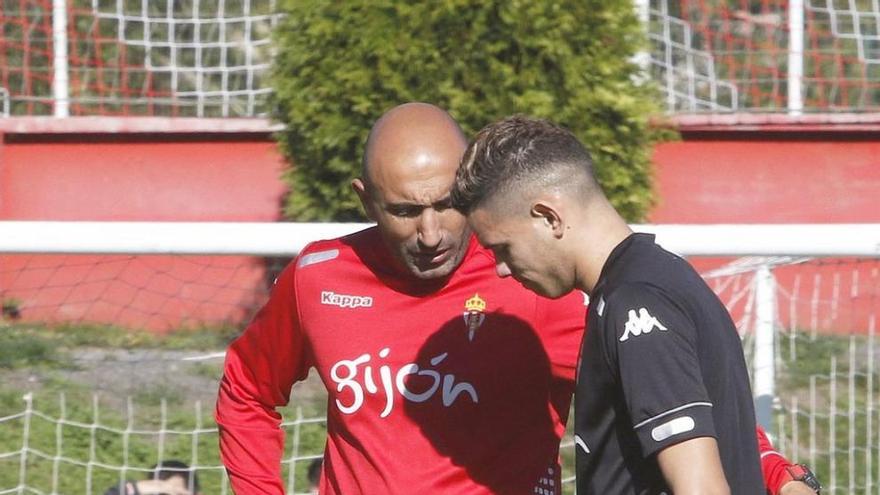 Sanabria, con Abelardo en el entrenamiento en el que se lesionó. j. j.