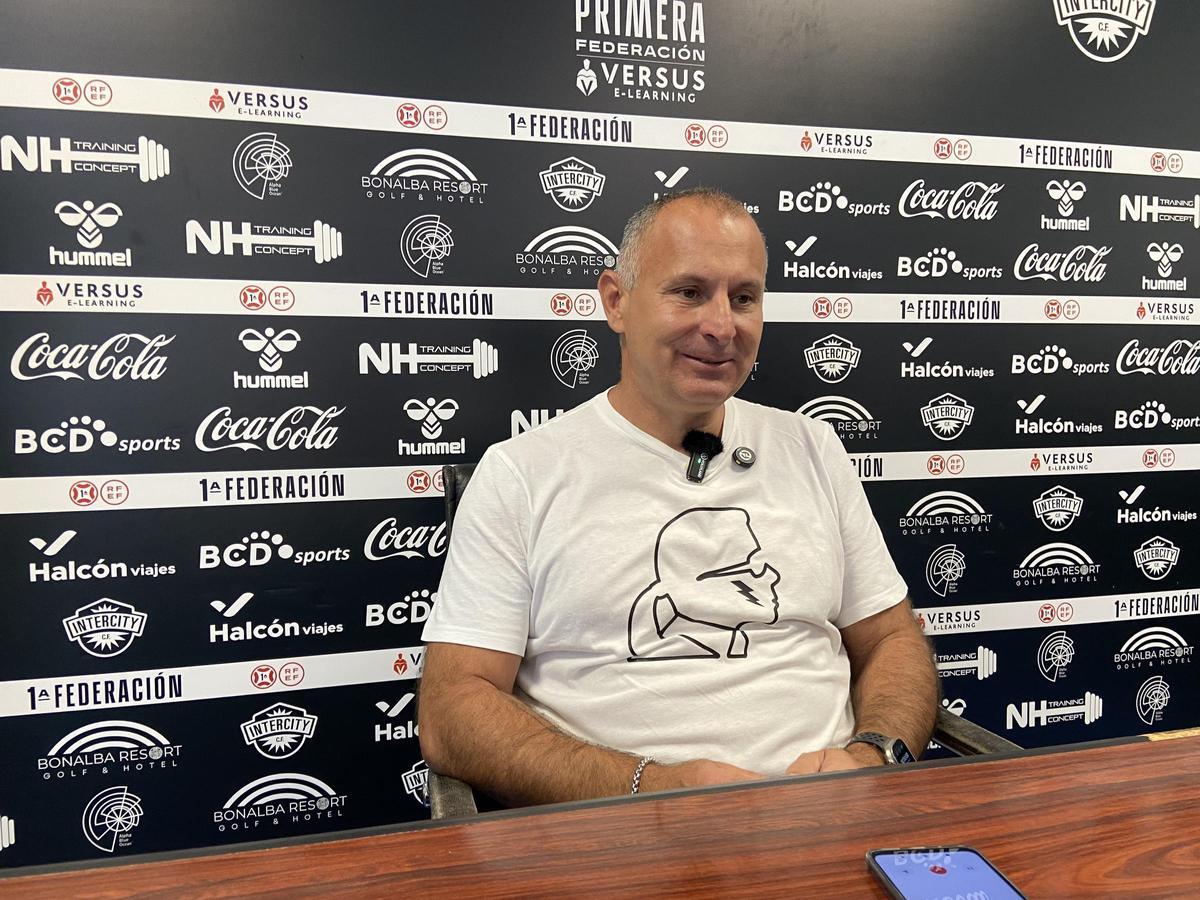 Javi Moreno, presentado como nuevo entrenador del CF Intercity