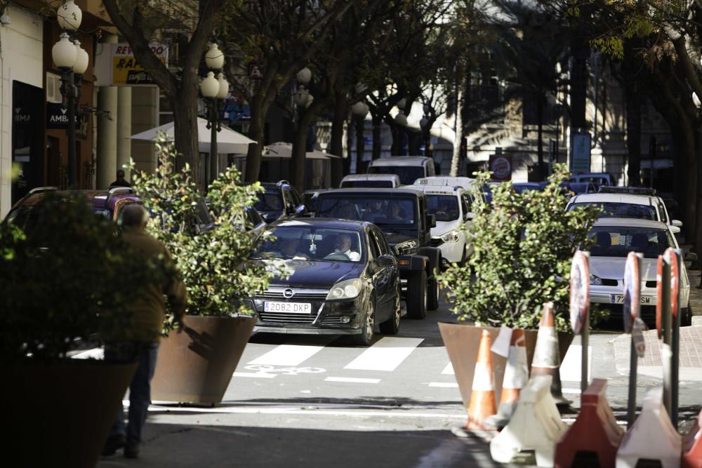 La avenida de la Constitución ya está "libre" de coches.