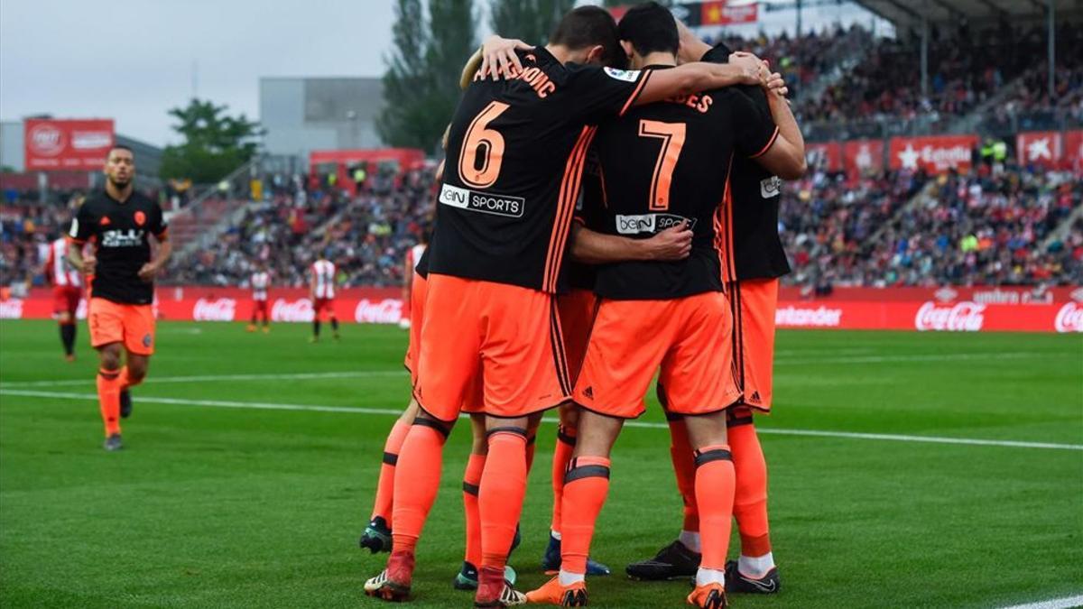 El Valencia celebrando el gol de la victoria en Montilivi