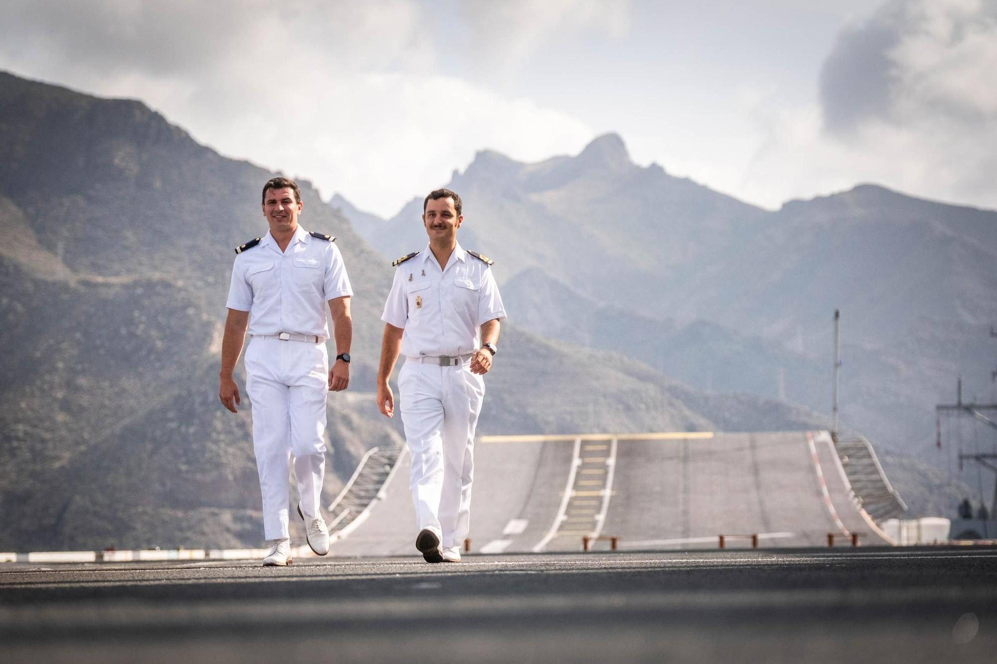 Visita al buque de guerra 'Juan Carlos I'