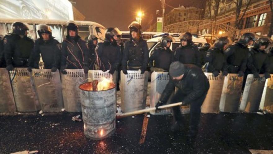 La policía ucraniana lanza una ofensiva contra los manifestantes