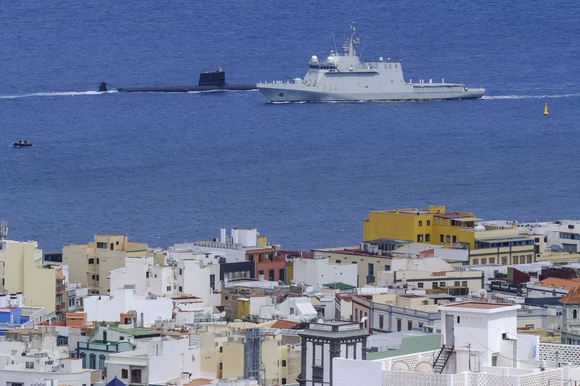 Los actos por el Día de las Fuerzas Armadas en Las Palmas de Gran Canaria, en imágenes