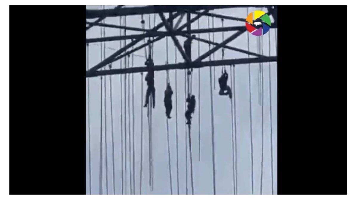 Vídeo | Un grup d’obrers queda penjat a 140 metres d’altura al desplomar-se una bastida al Brasil