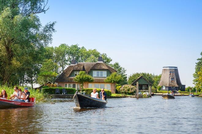 Barcas en Giethoorn, la Venecia de Holanda