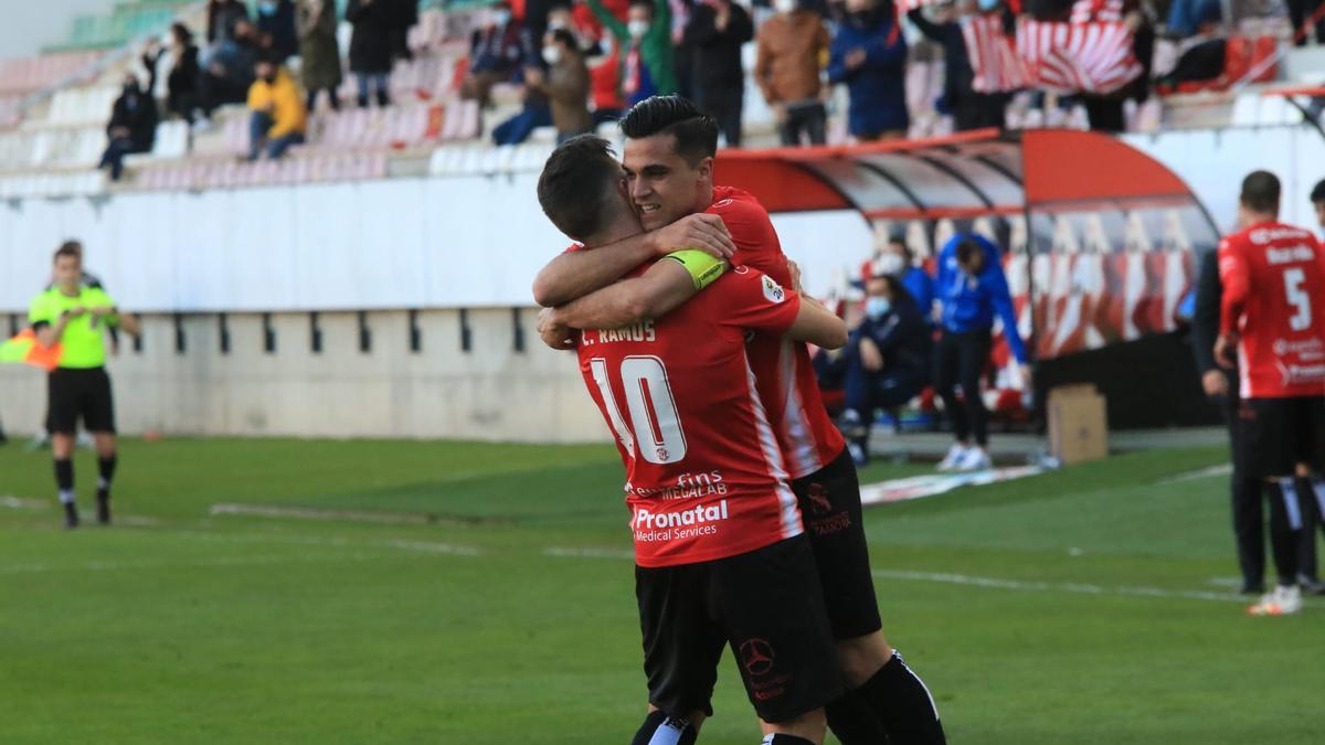 El Zamora celebra su gol en el Ruta de la Plata frente al Compostela.