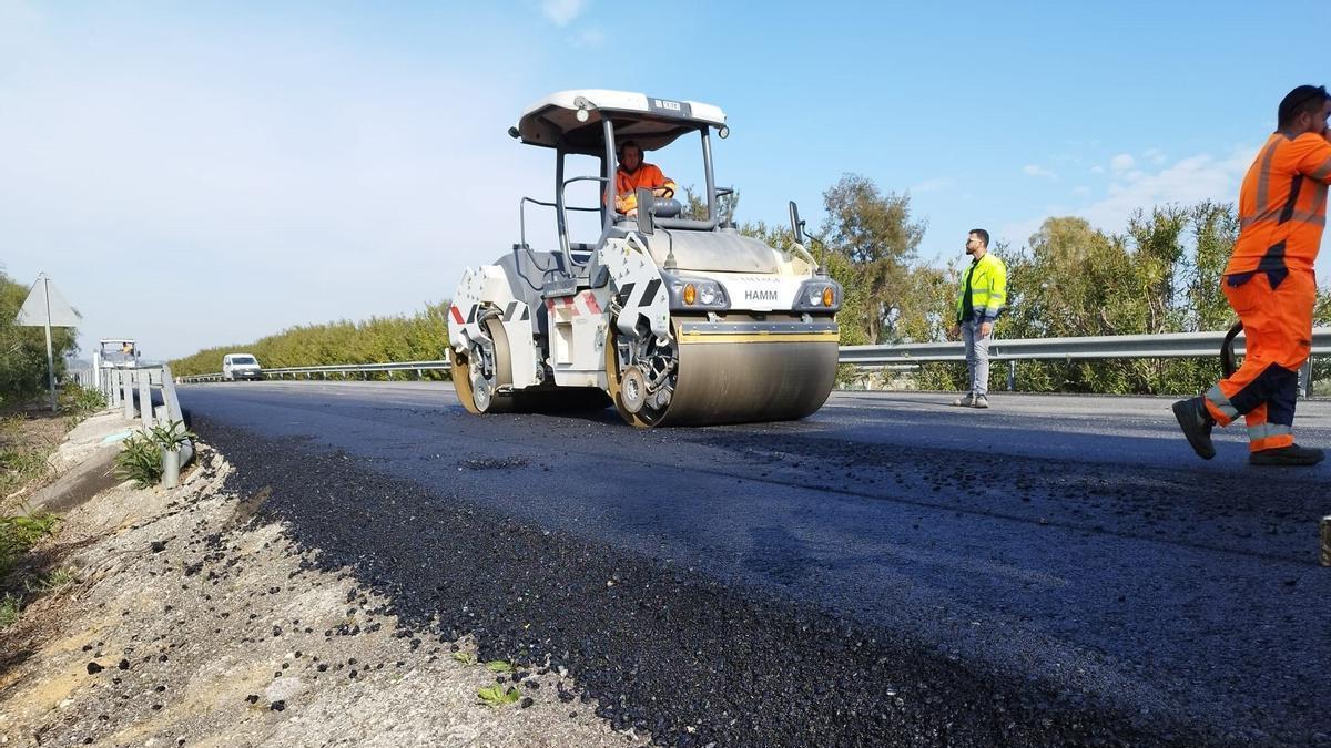 La Junta destina más de 17 millones de euros a un plan de asfaltado de carreteras autonómicas en la provincia de Málaga.