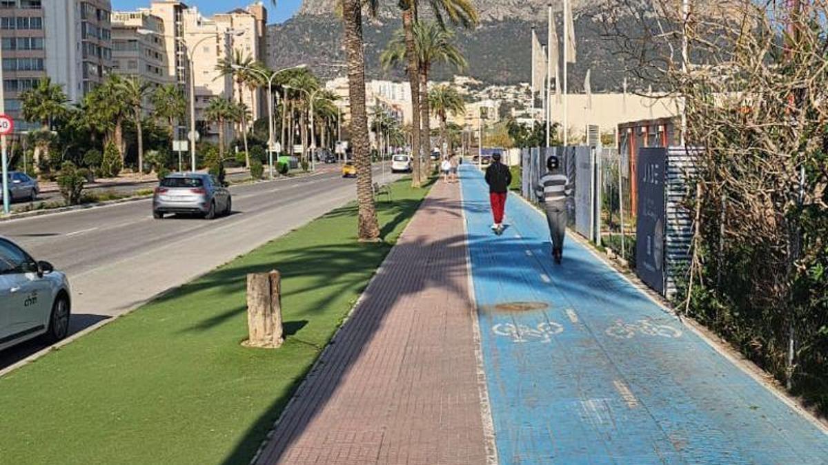 El carril bici de la avenida Ejércitos Españoles de Calp.