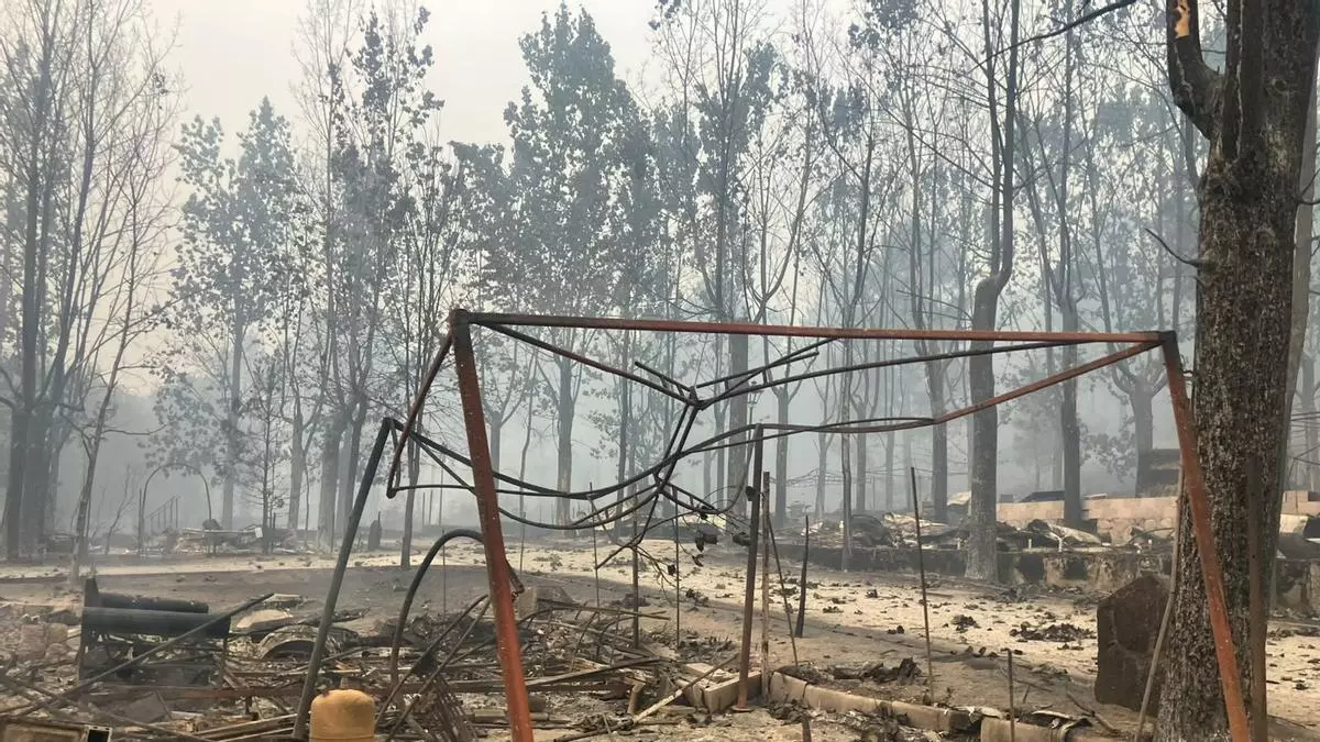 Totalmente arrasado: así se encuentra el camping Valle de Iruelas tras el paso del incendio de Burgohondo