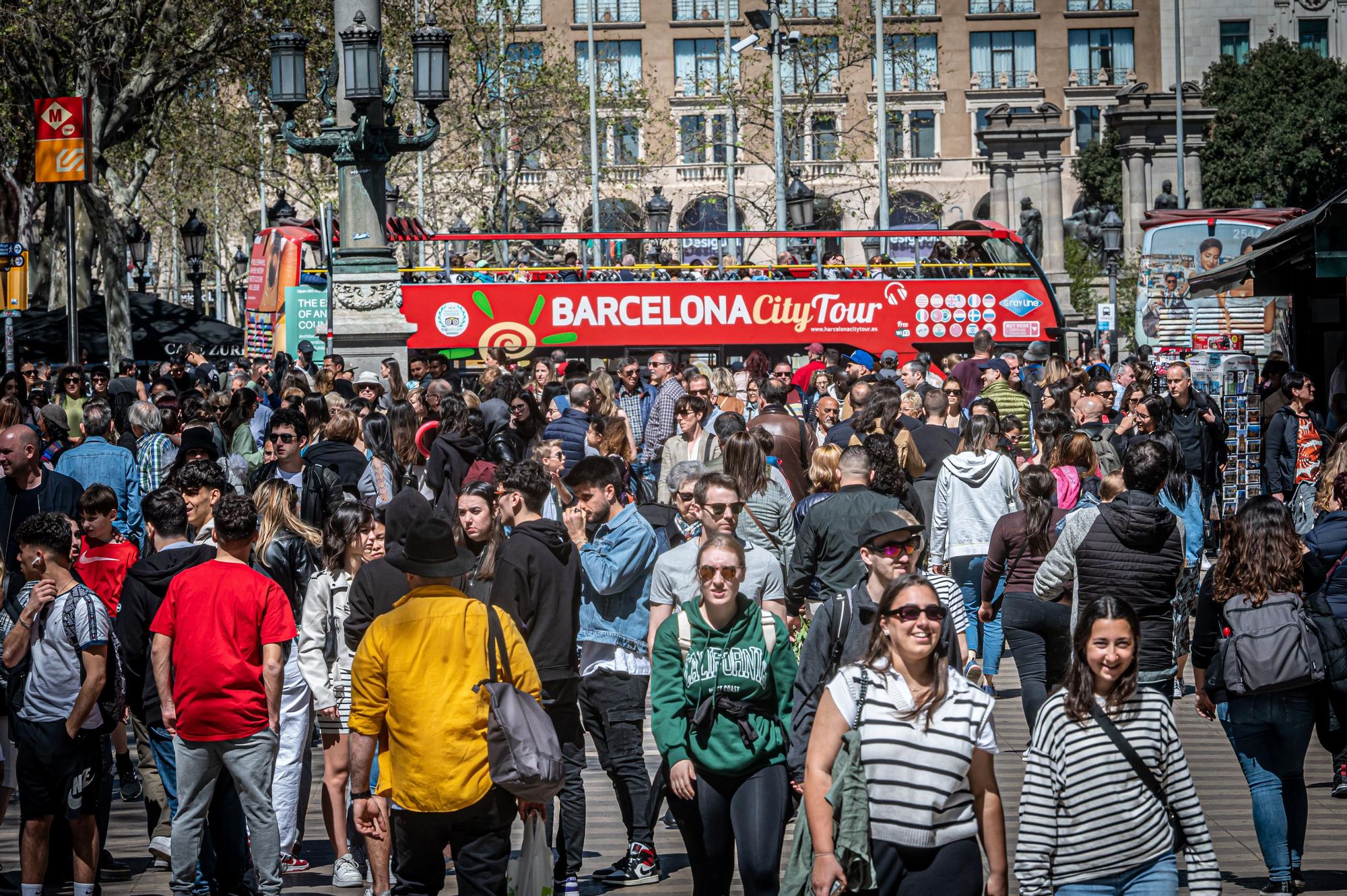 Los turistas inundan Barcelona en Semana Santa