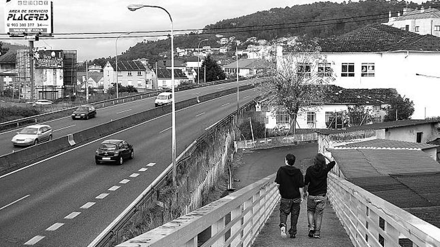 El colegio Igrexa de Chapela, situado al borde de la autopista, sería derribado con la ampliación.