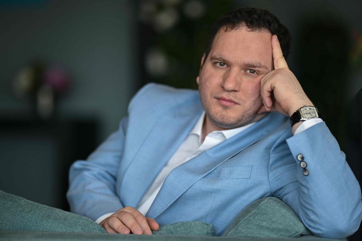 El director de cine Hasan Hadi  retratado en el último Festival de Cannes.