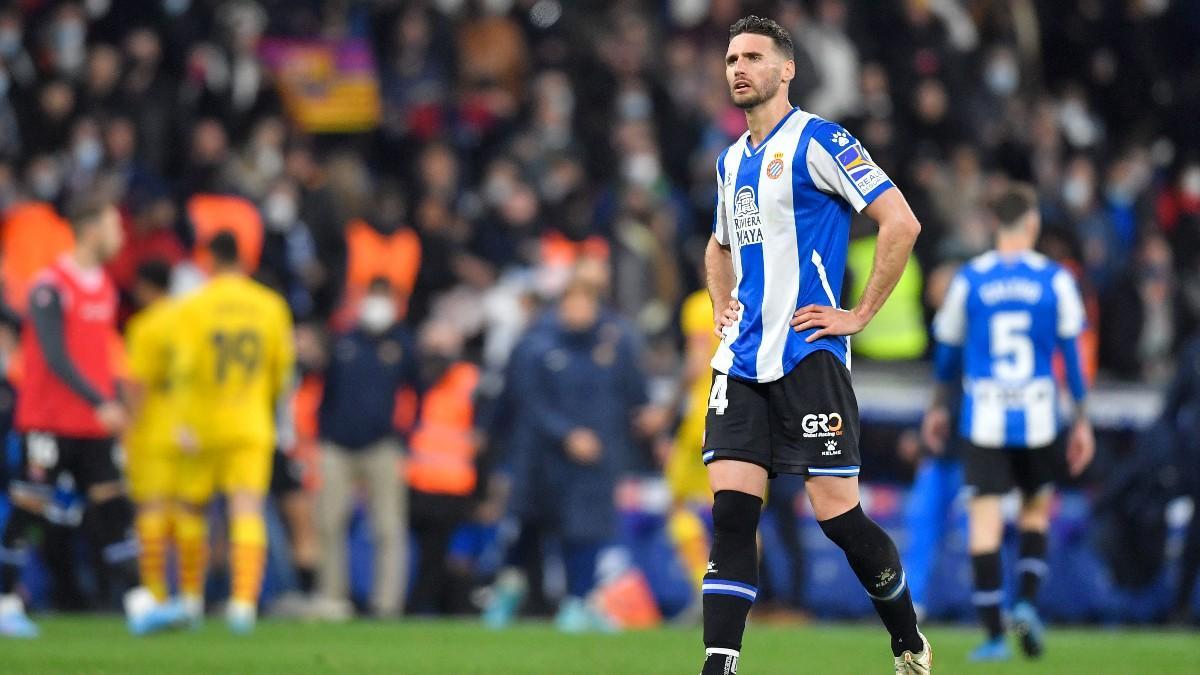 Sergi Gómez en el derbi frente al FC Barcelona