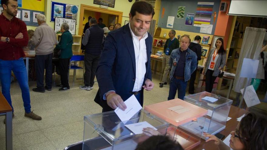 Ángel Macías, en el momento de la votación.