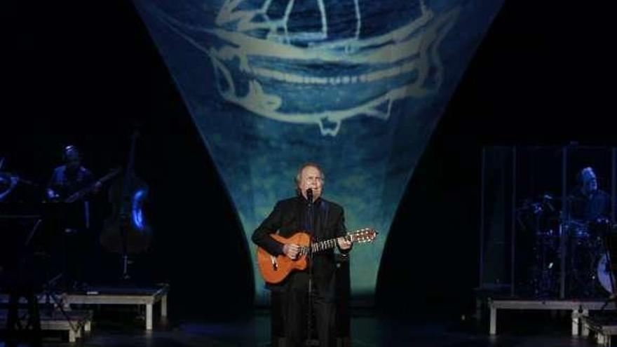 Serrat celebra sus 50 años sobre el escenario en el Palacio de la Ópera