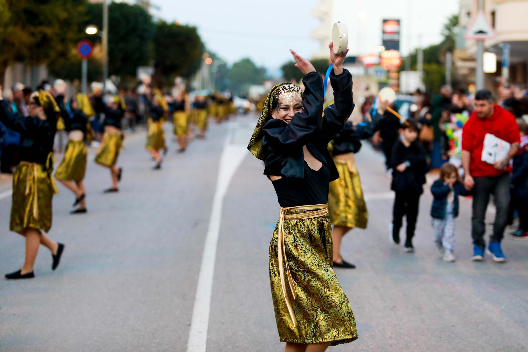 Todas las imágenes de la rúa de carnaval 2023 en Santa Eulària