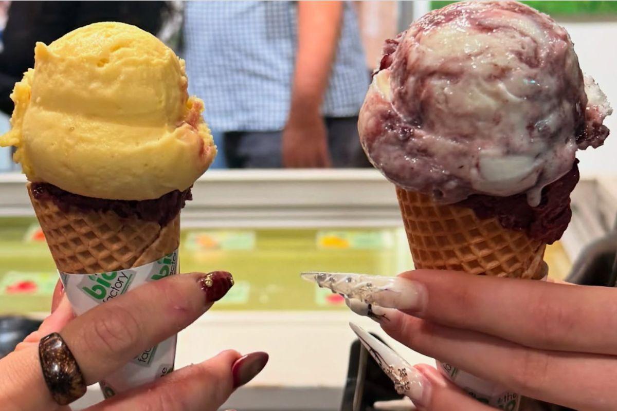 Dos helados de la considerada como la mejor heladería artesanal de A Coruña.