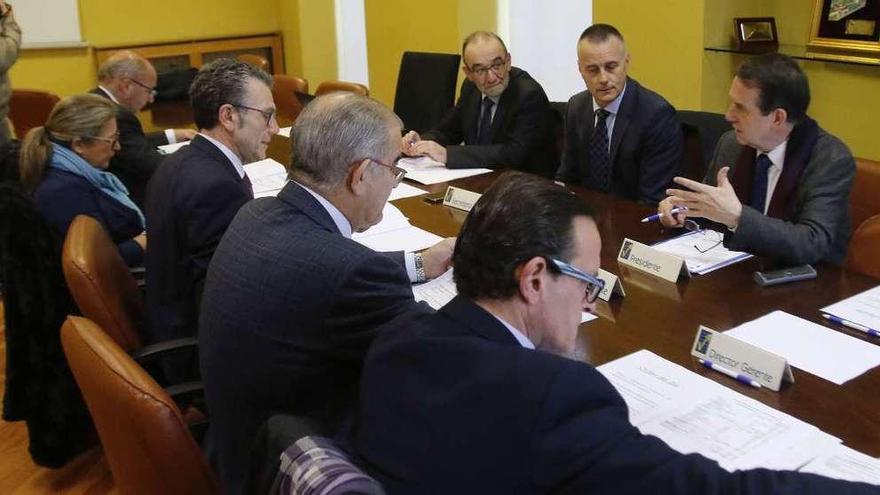 Reunión del Patronato de la Fundación Provigo en el antiguo Rectorado de Areal. // A. Villar