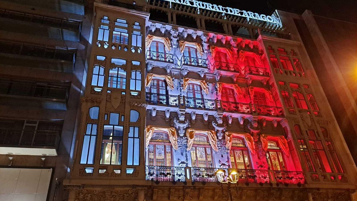 Edificio de la Caja Rural de Aragón en el Coso de Zaragoza