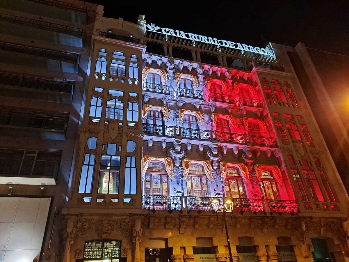 Edificio de la Caja Rural de Aragón en el Coso de Zaragoza