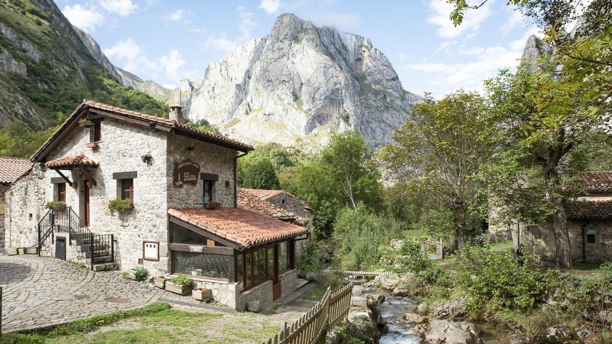 El pueblo más aislado de España está en Asturias y pertenece a la asociación de los Pueblos Más Bonitos de España