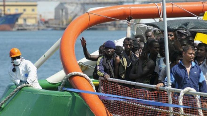 Continúa el rescate de inmigrantes cerca de las costas de Italia