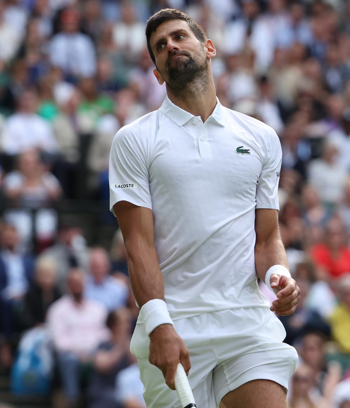 Wimbledon (United Kingdom), 16/07/2023.- Novak Djokovic of Serbia reacts during the Men’s Singles final match against Carlos Alcaraz of Spain at the Wimbledon Championships, Wimbledon, Britain, 16 July 2023. (Tenis, España, Reino Unido) EFE/EPA/NEIL HALL EDITORIAL USE ONLY