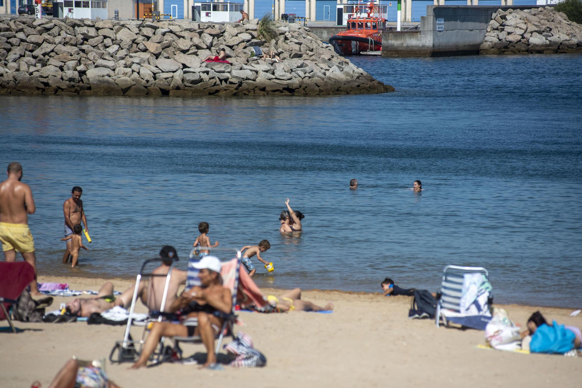 La playa de Oza vuelve a abrir al baño