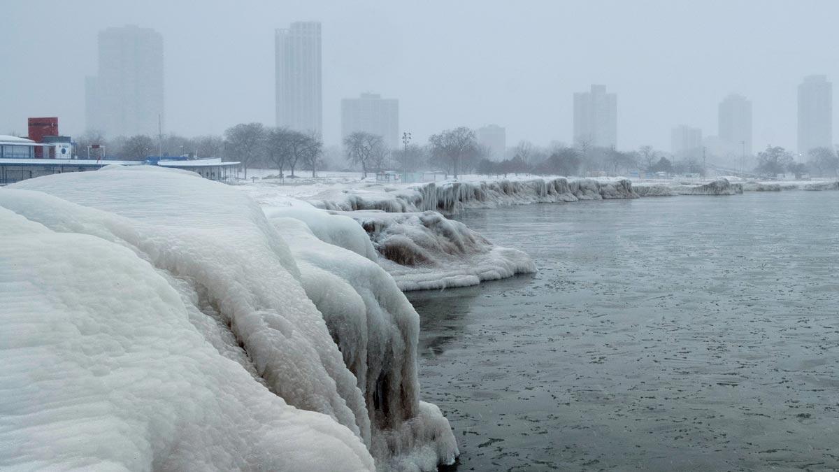 Una ola de frío polar congela el norte de Estados Unidos. En la imagen, el lago Michigan, en Chicago.