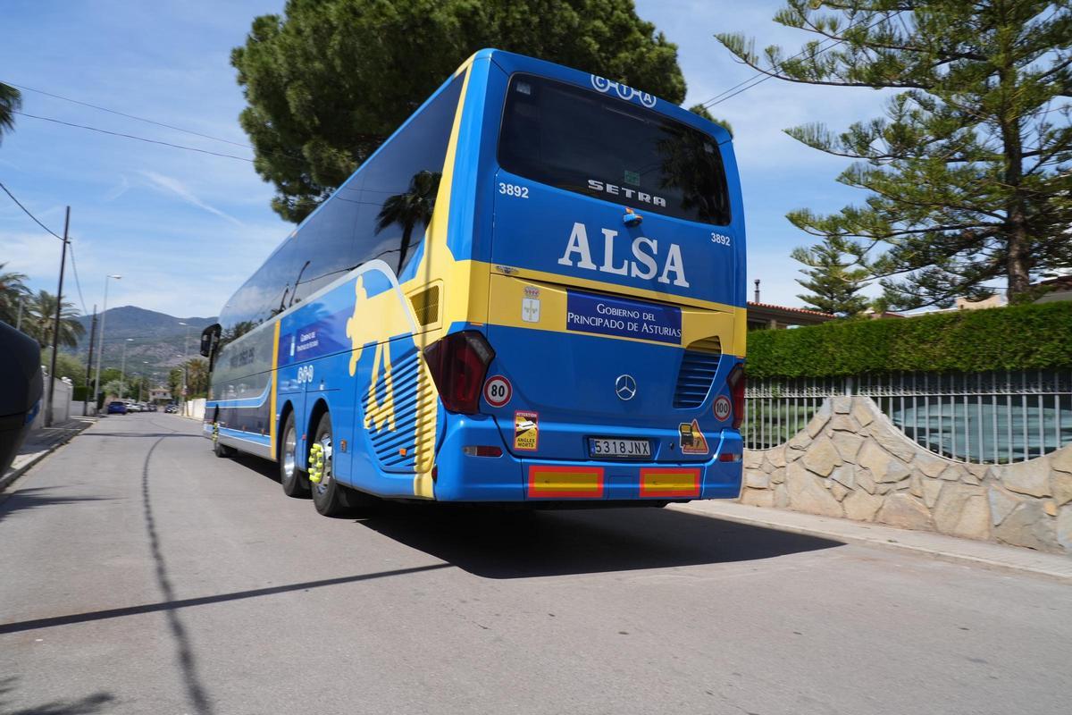 Imagen de los autobuses, procedentes del norte de España, con motivo del torneo de voley que se celebraba este fin de semana en Castelló.