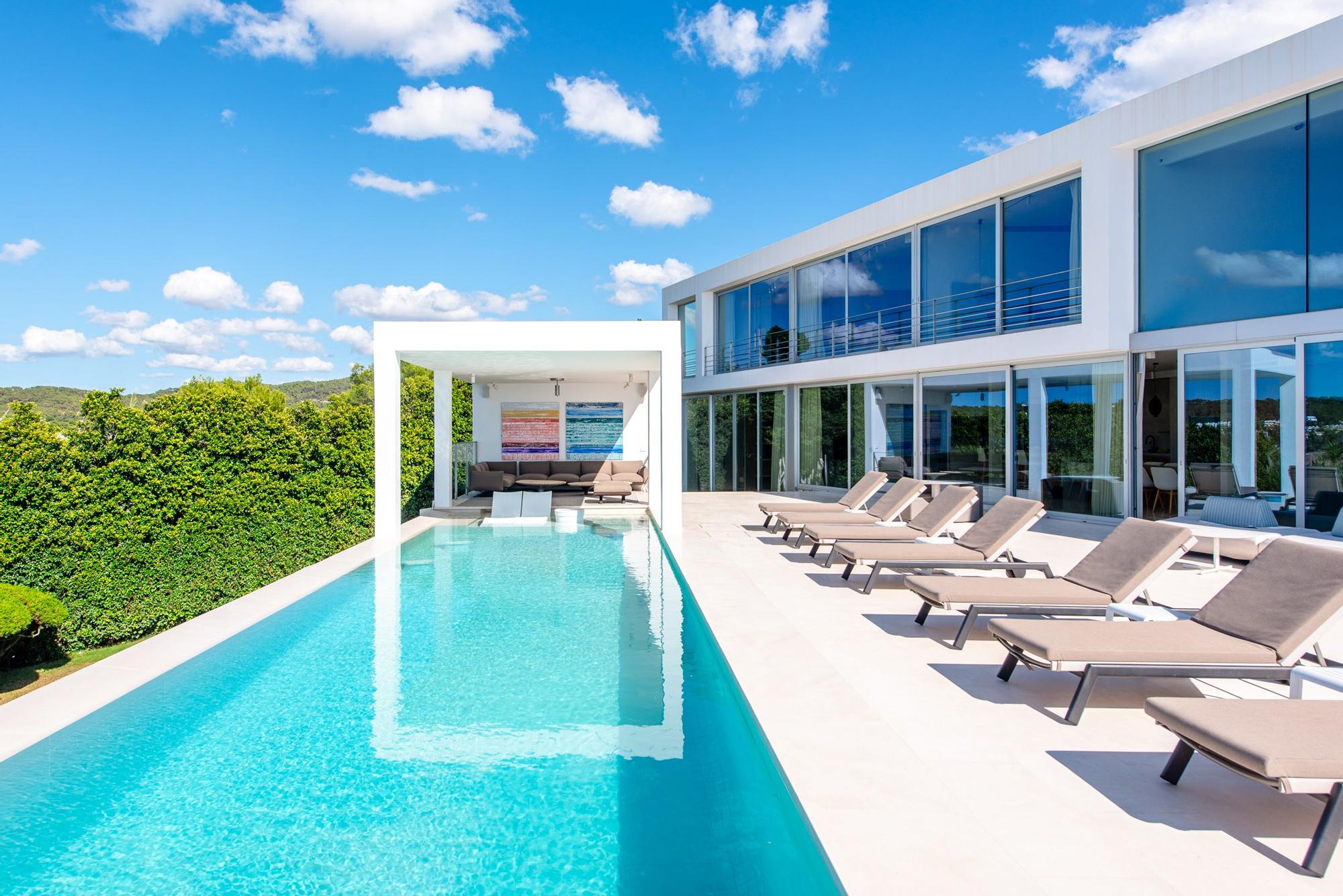 Sale a la venta por 16,5 millones una espectacular villa de Ibiza