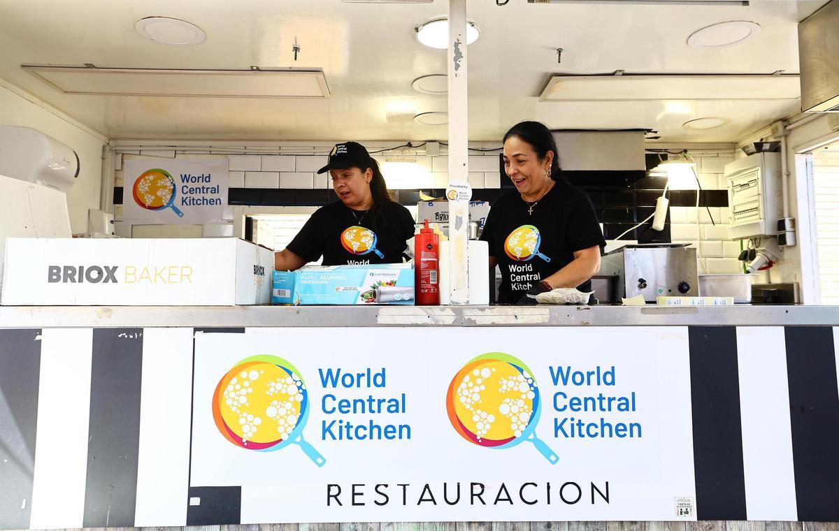 La food truck de la oenegé del chef José Andrés, que reparte 2.500 raciones de comida al día.