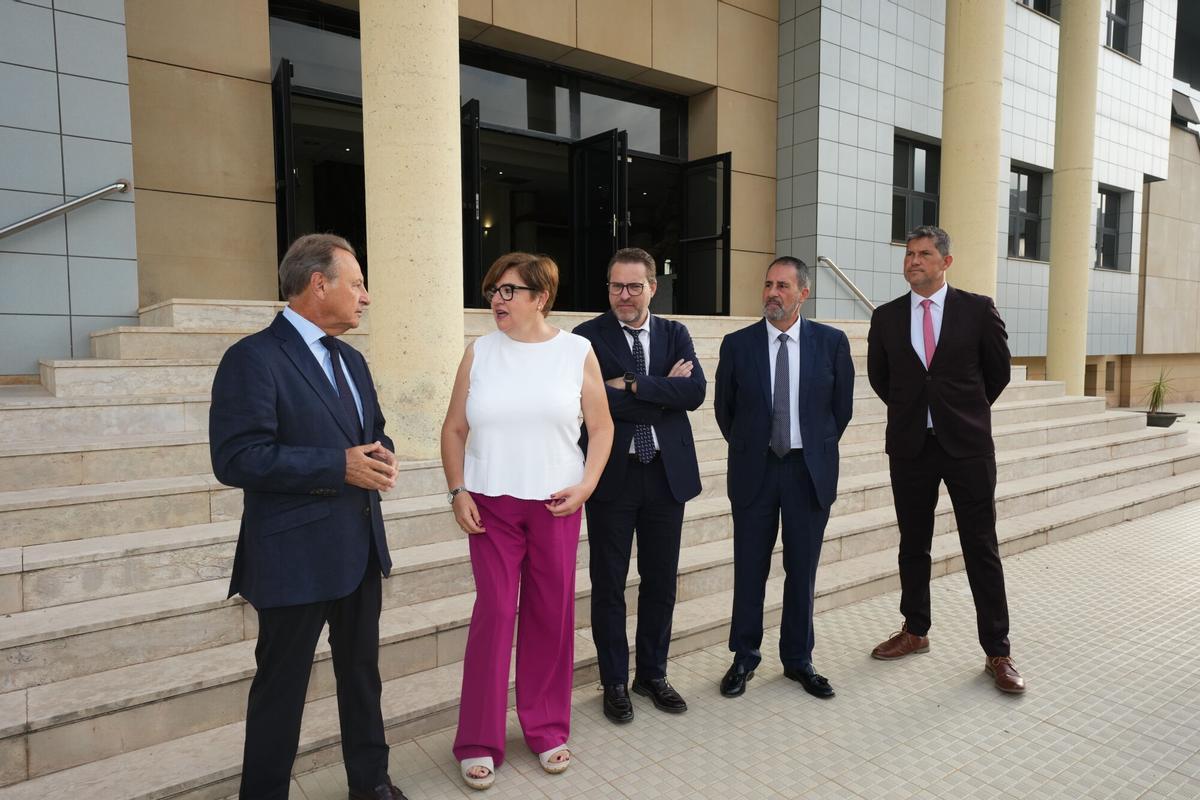 Jordi Hereu visita la sede de la patronal cerámica