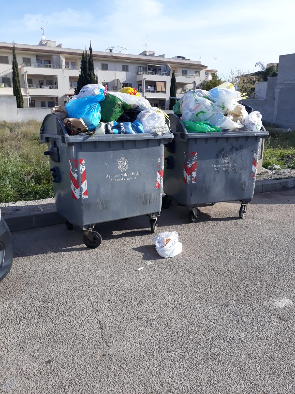 La basura ocupa las calles de Alcúdia y sa Pobla debido a la huelga