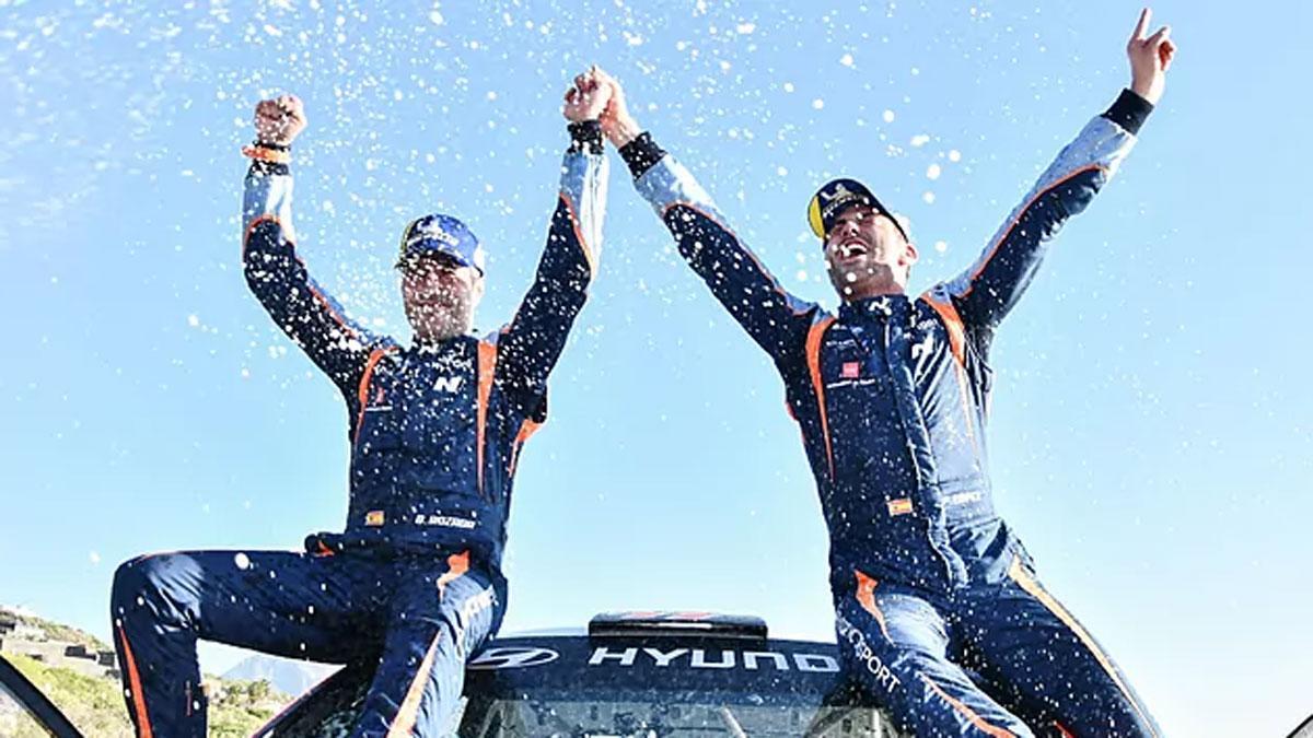 Pepe López y Borja Rozada celebrando el título