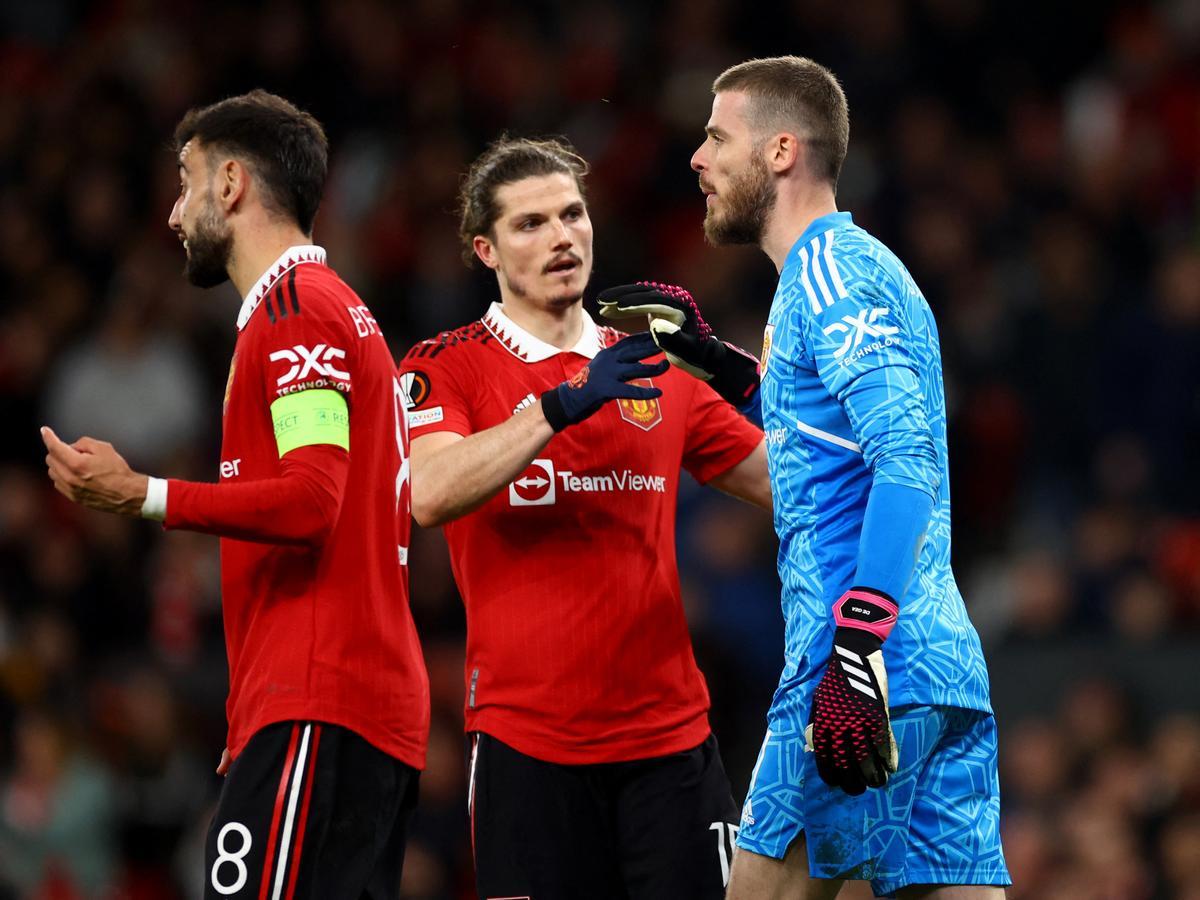 El portero español David de Gea, junto a Marcel Sabitzer y Bruno Fernandes, compañeros en el Manchester United.